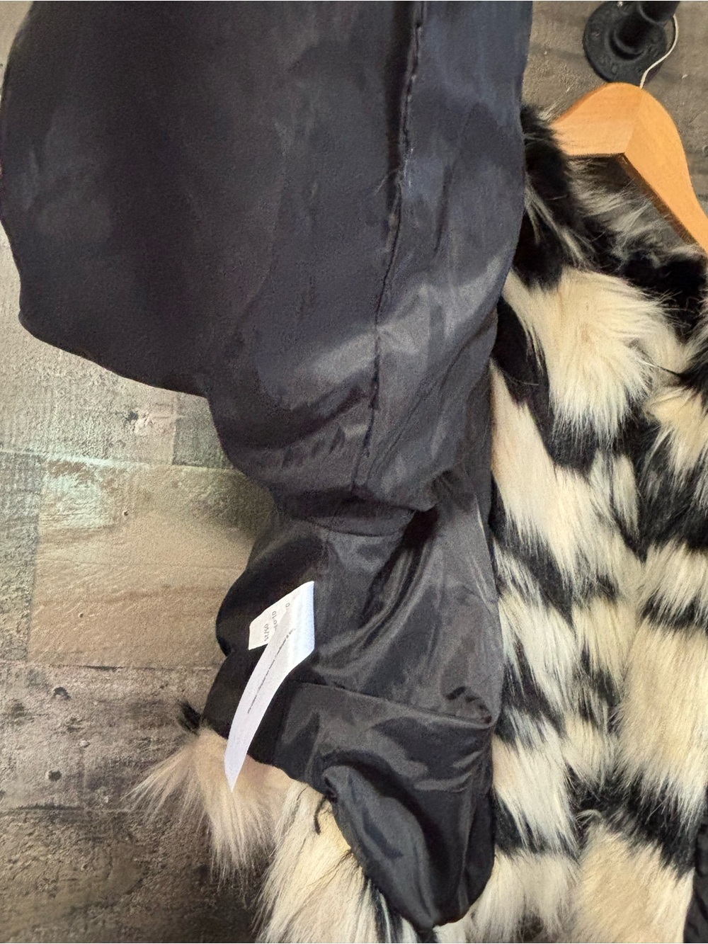 NWT Eloquii Black & Cream Striped Faux Fur Cropped Jacket 14 - Picture 11 of 16